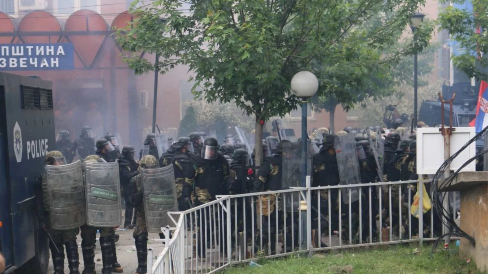 Взрив застрашил тока на цяло Косово: Арести и обвинения за трима етнически сърби