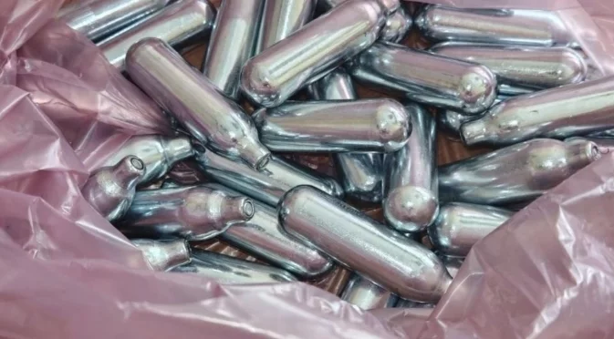 Френски министър иска райският газ да се счита за наркотик