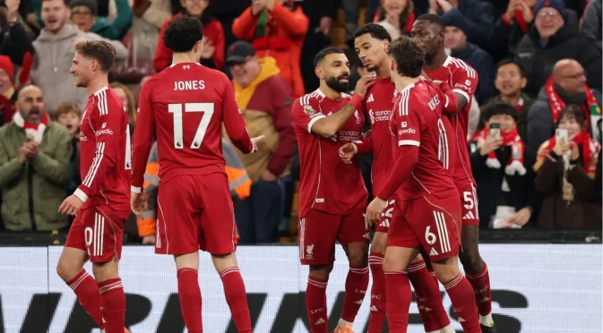 Салах зарови томахавките и върна Ливърпул към победите във Висшата лига, но Слот получи нови главоболия