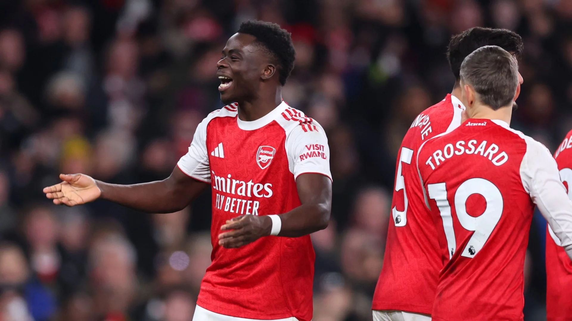 Два автогола и драма в добавеното време спасиха Арсенал срещу последния във Висшата лига