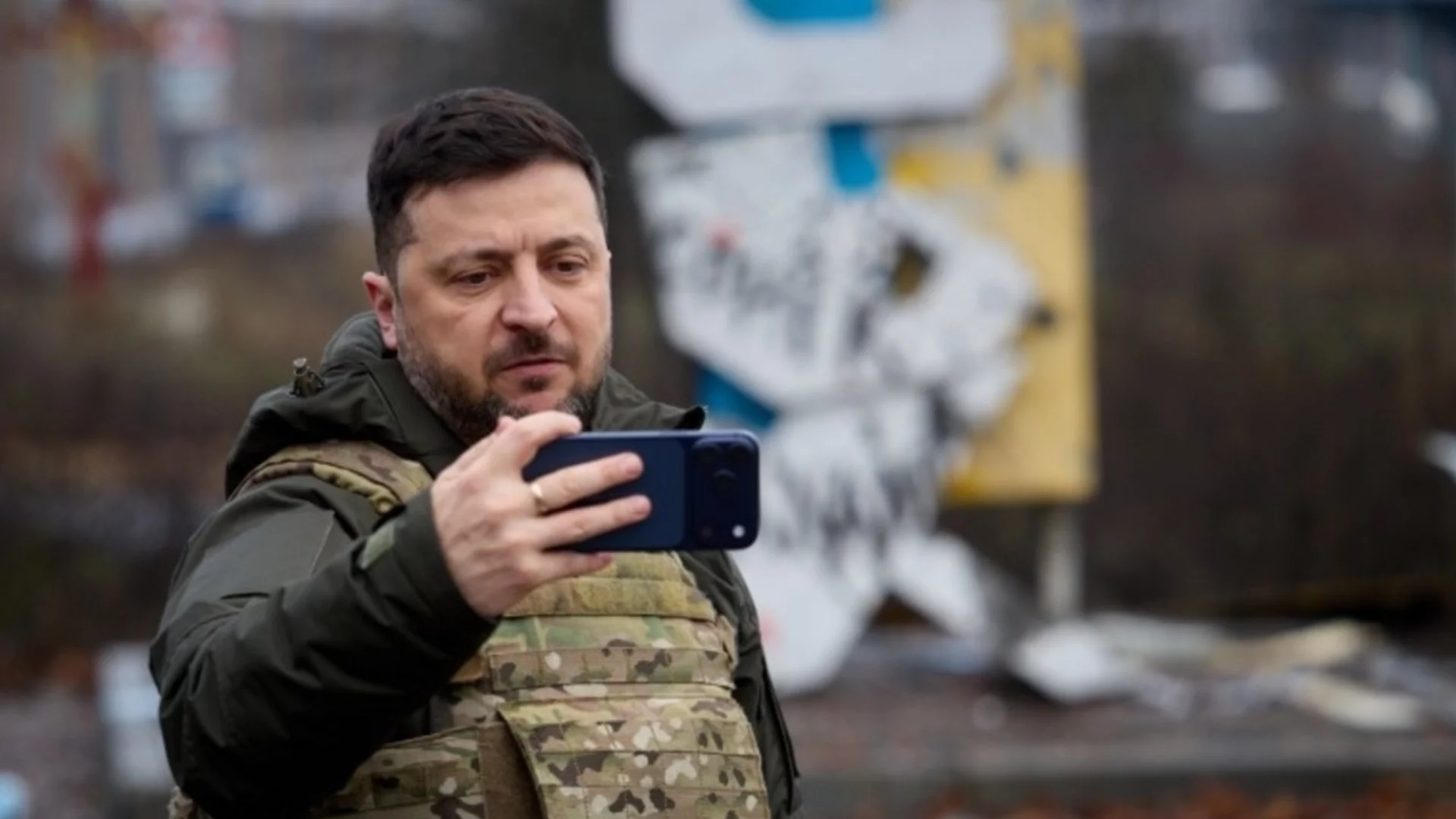 Как Зеленски се появи в 2 пъти превзетия от Путин Купянск: Когато реалността се сблъска с въображението на диктатора