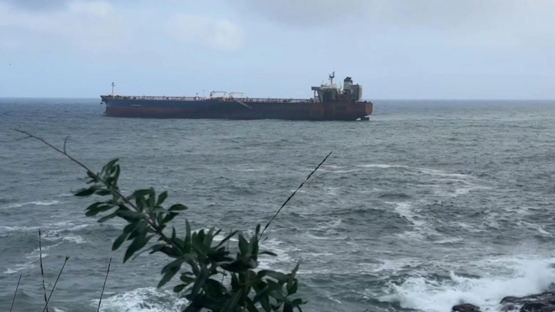 Танкерът „Кайрос“ е готов за изтегляне: Акцията край Ахтопол стартира утре с три влекача