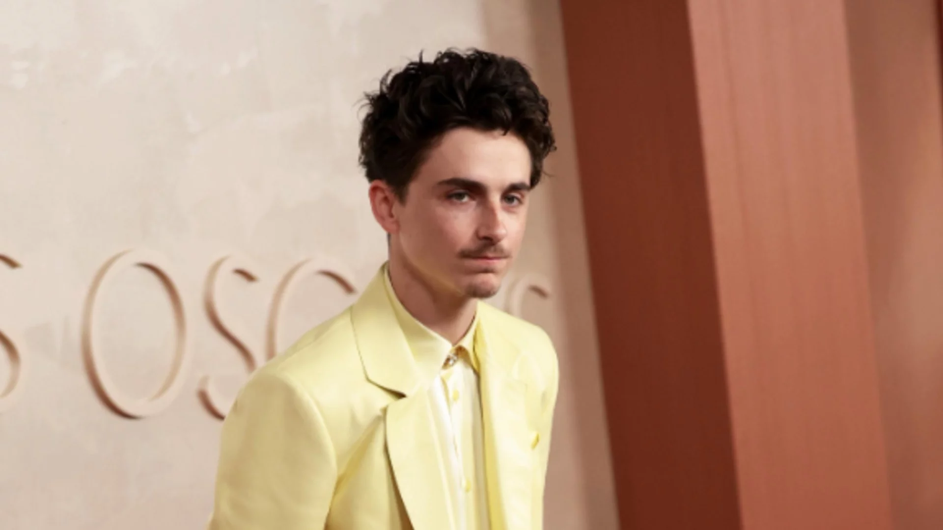 Тимъти Шамале жертва къдриците си заради голям времеви скок в "Дюн: Част трета" (СНИМКА)