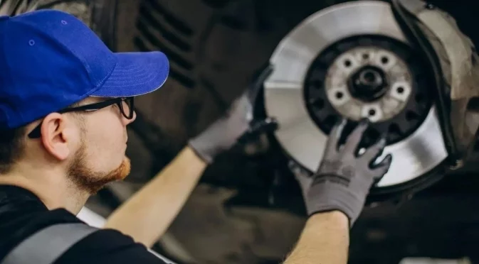 Кога скърцането на спирачките е норма и кога е време да отидете на сервиз