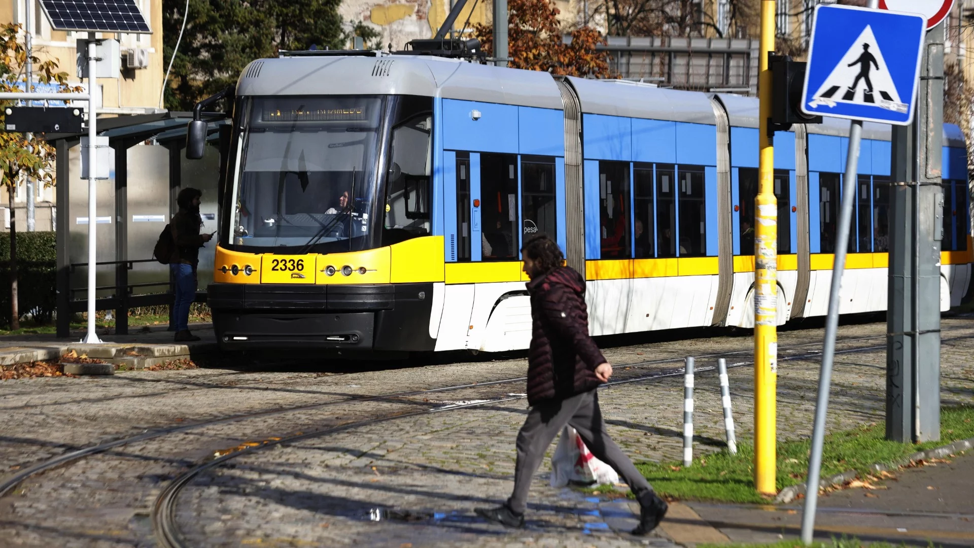 Трамвай аварира на площад "Журналист"