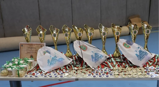 В Елин Пелин се проведе коледен турнир "Шопланиада" 2025