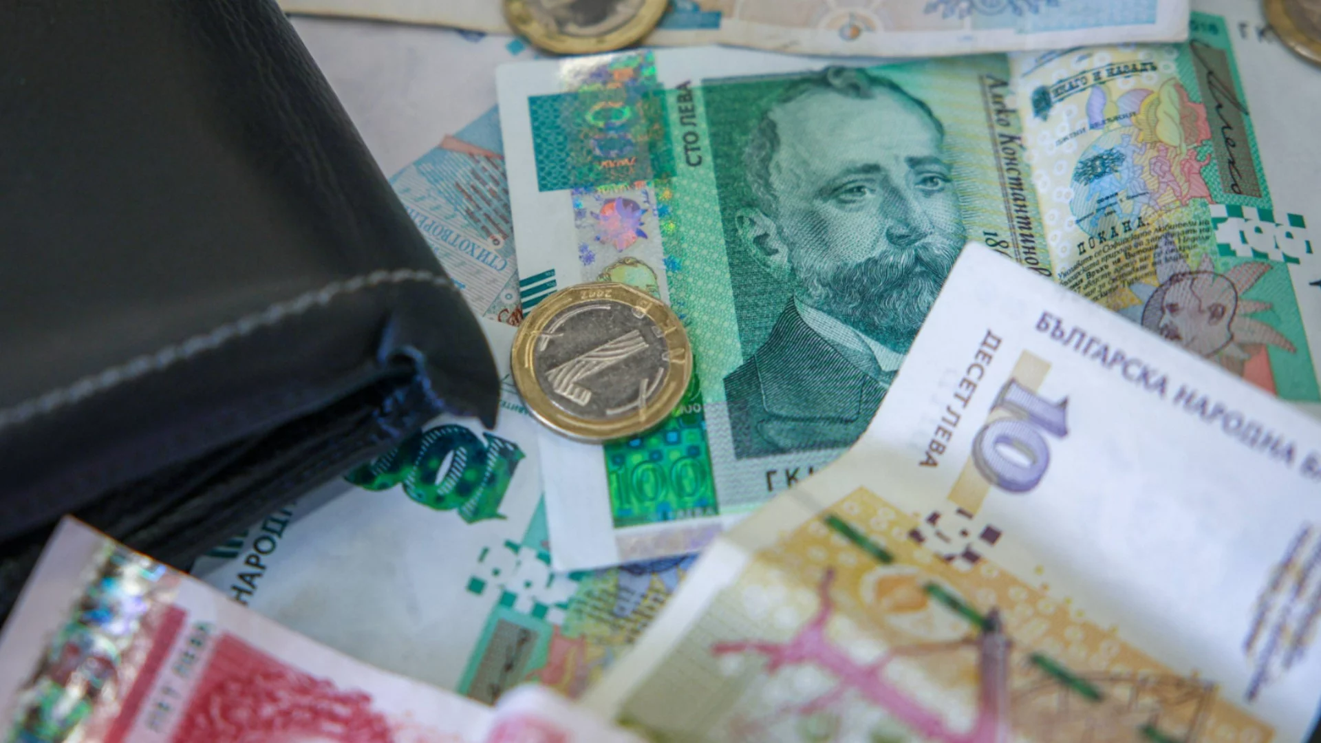 Инфлацията в България упорито се задържа над пет процента