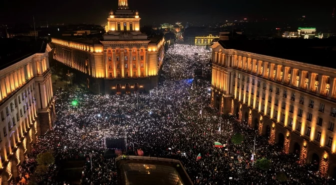 Протестите срещу Орбан и протестите срещу Борисов-Пеевски: Приликите в изборите след това
