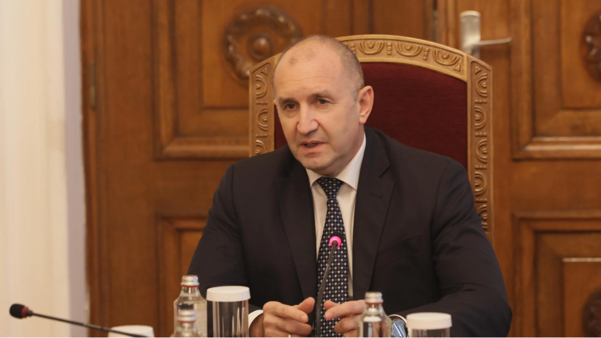 Консултациите продължават: Радев обяви с кои с партии ще се срещне във вторник