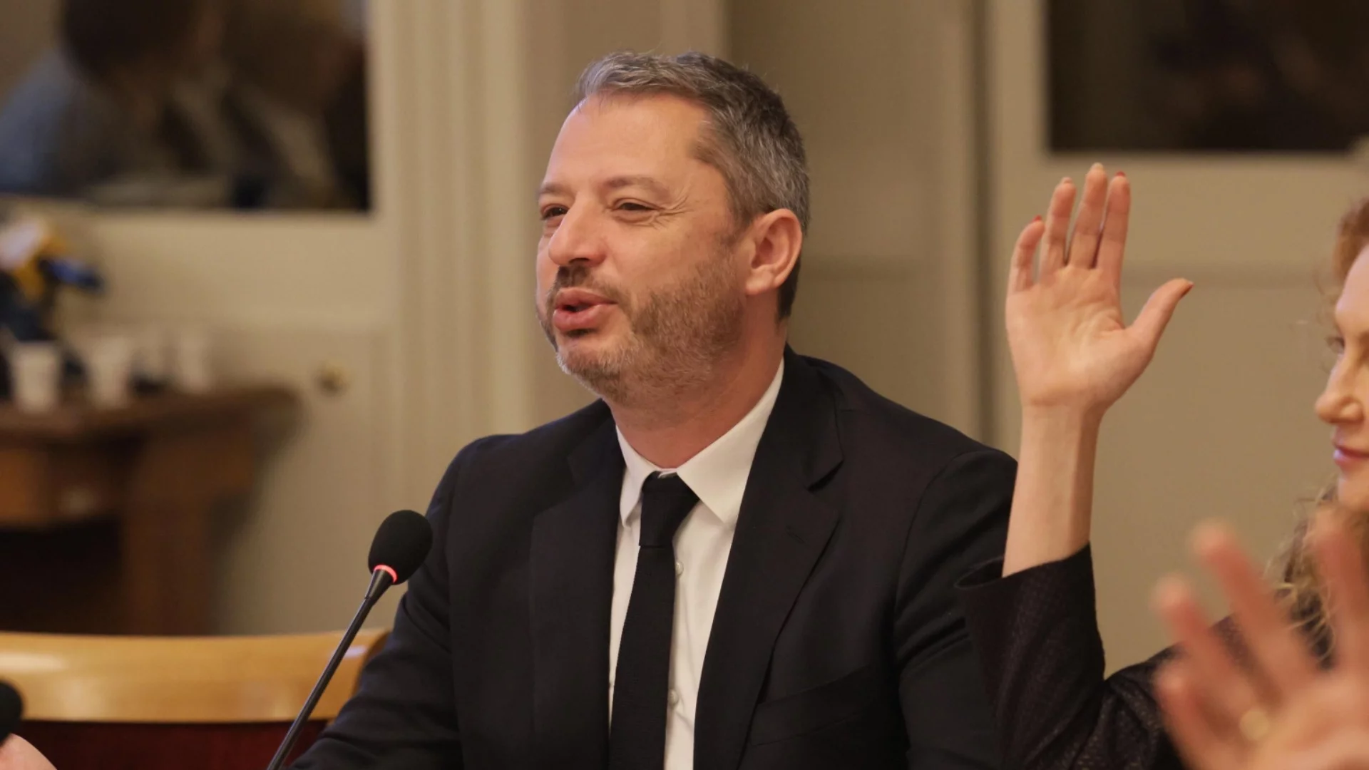 Цените в България не са се повишили за последната година, обяви Делян Добрев