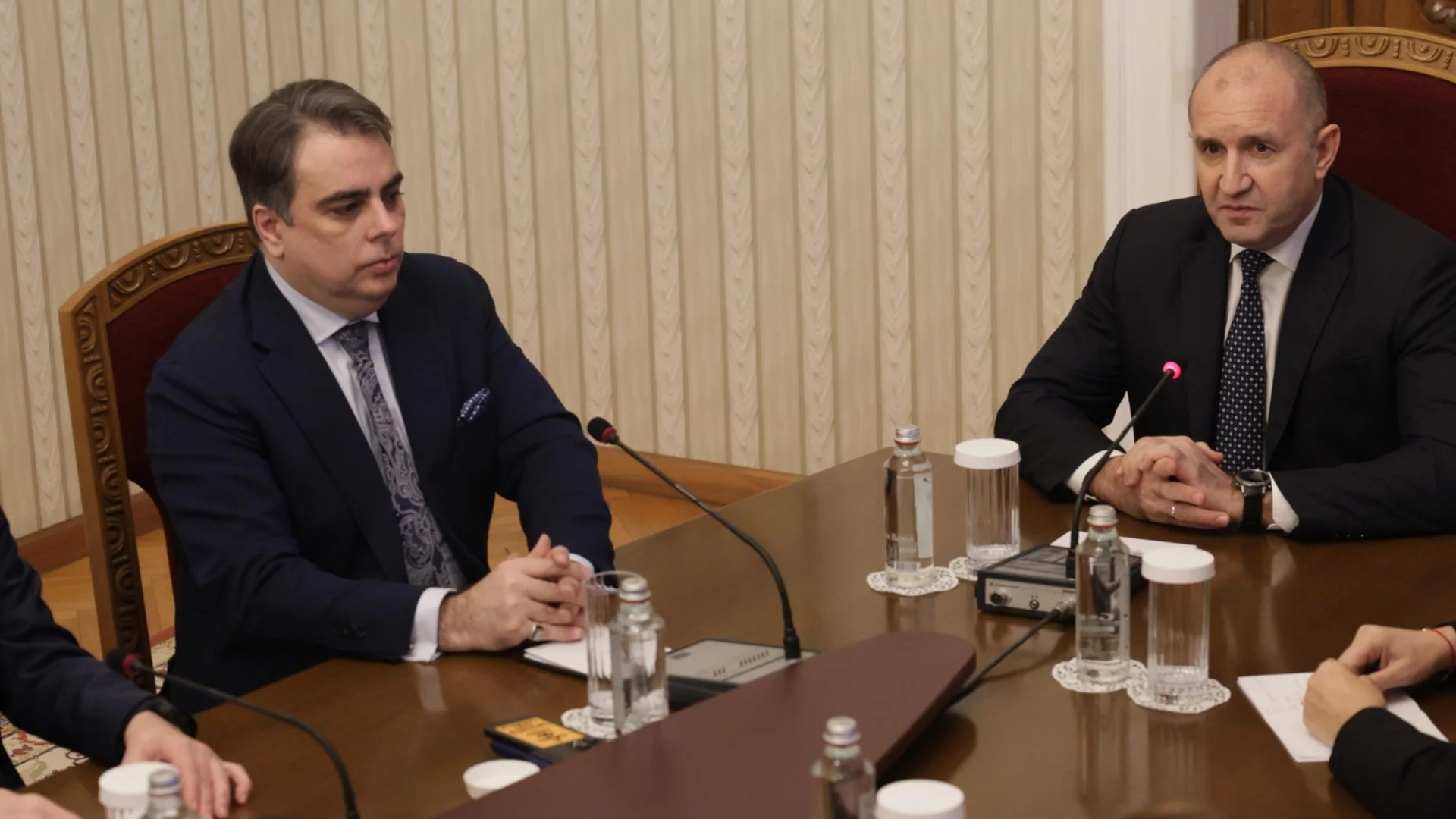 След разговорите с Радев: ПП-ДБ форсират свалянето на охраната на Пеевски още тази седмица