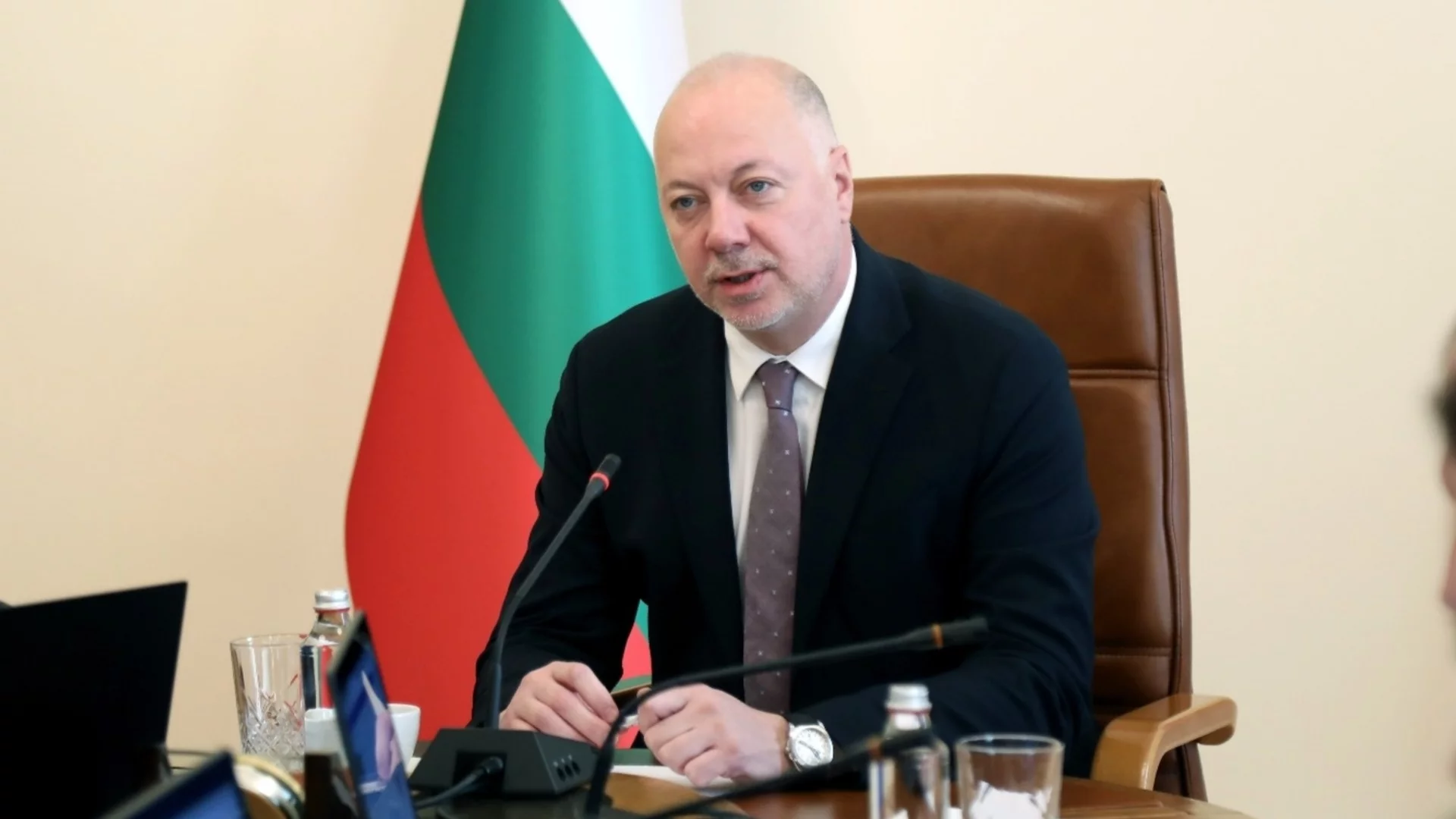 "Като отговорно правителство": Властта гласува удължаване на стария бюджет