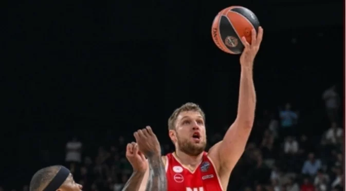 Въпреки силен Везенков: Олимпиакос се срина в края и загуби в Евролигата
