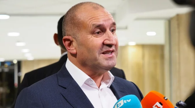 Не виждам Радев да се е затичал към политическия терен, който е много кален