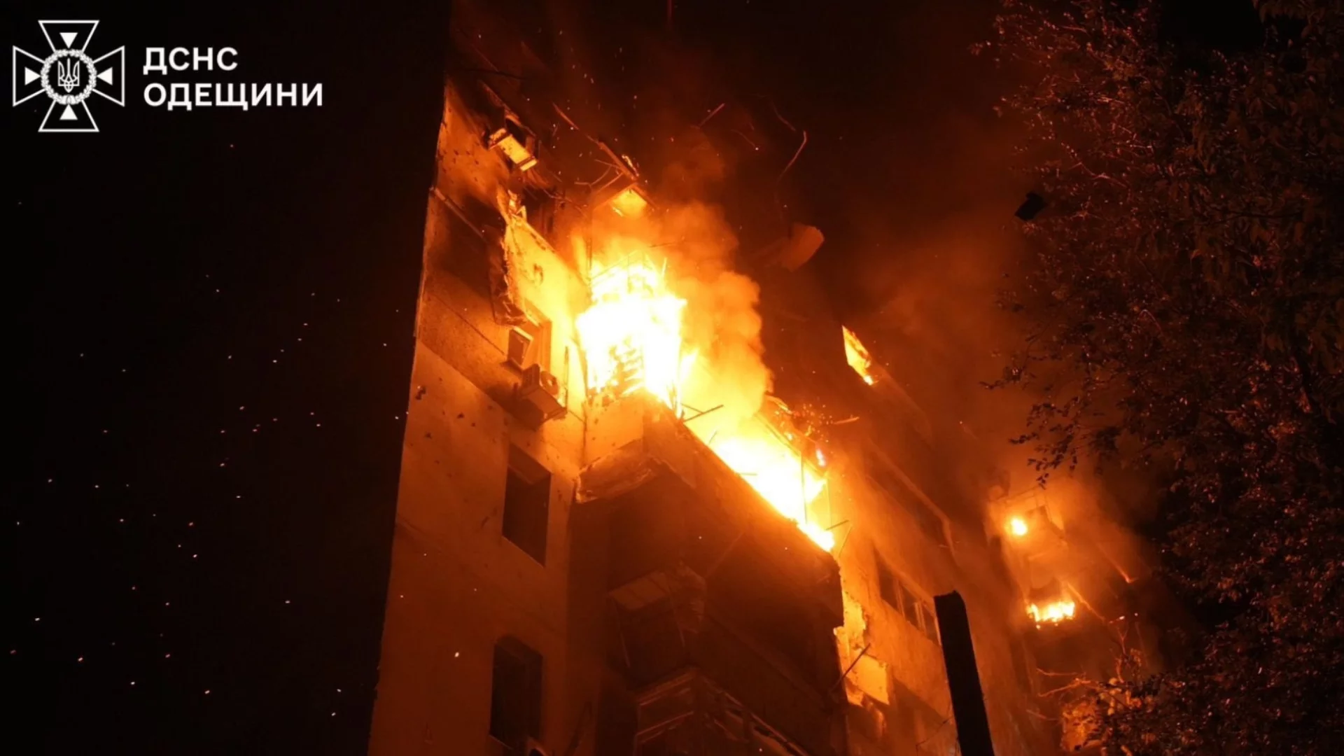 Жена в Одеса не трепва от войната в небето зад гърба ѝ: Натискът на Тръмп за какъв да е мир увяхва (ОБЗОР - ВИДЕО)