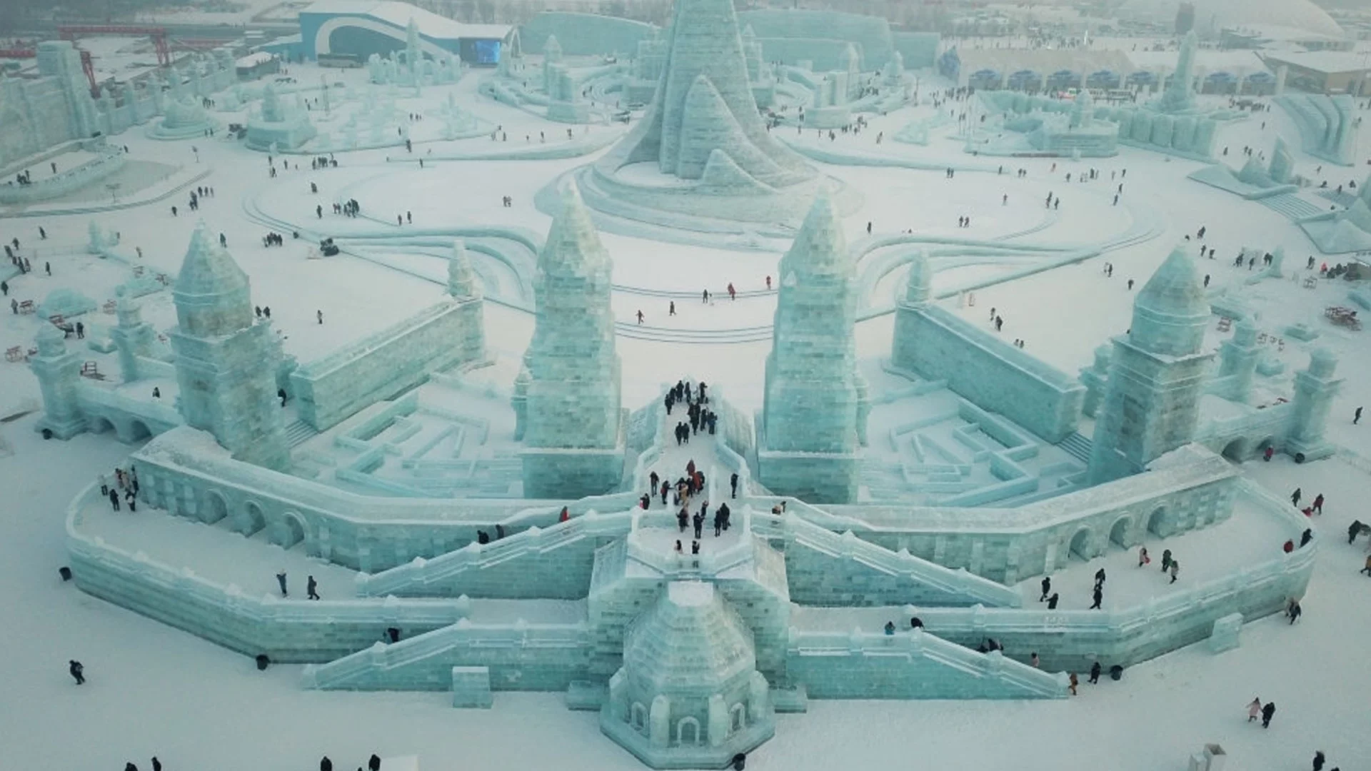 Впечатляващо: Откриват най-големия тематичен парк за лед и сняг (ВИДЕО)