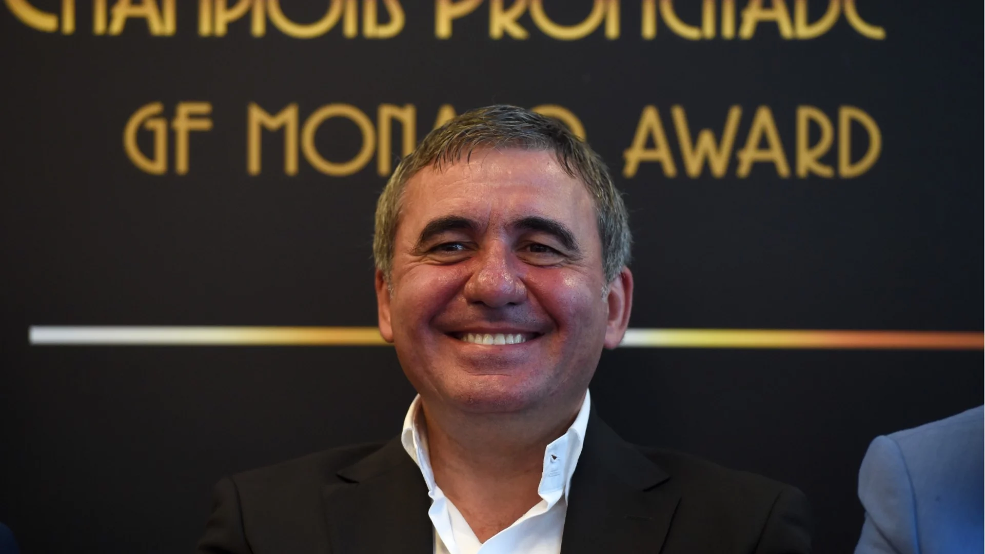 ЦСКА няма спирка! Води преговори с Марадона на Карпатите