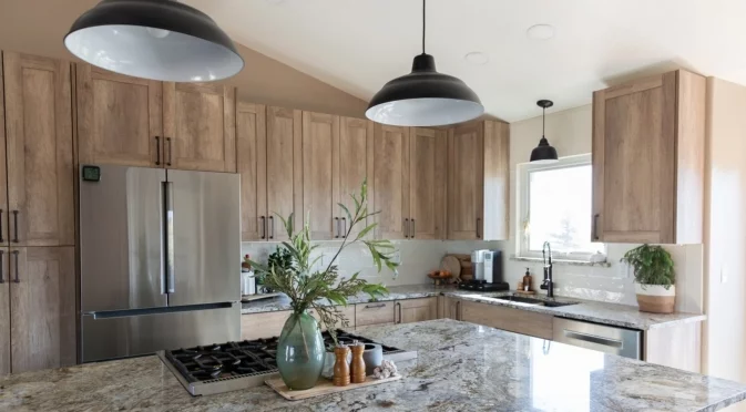 Идеи за обзавеждане на кухня с кухненски модули, ъгли и дивани