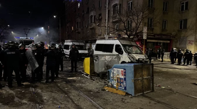 "Да, България" иска разследване на действията на полицията по време на протестите