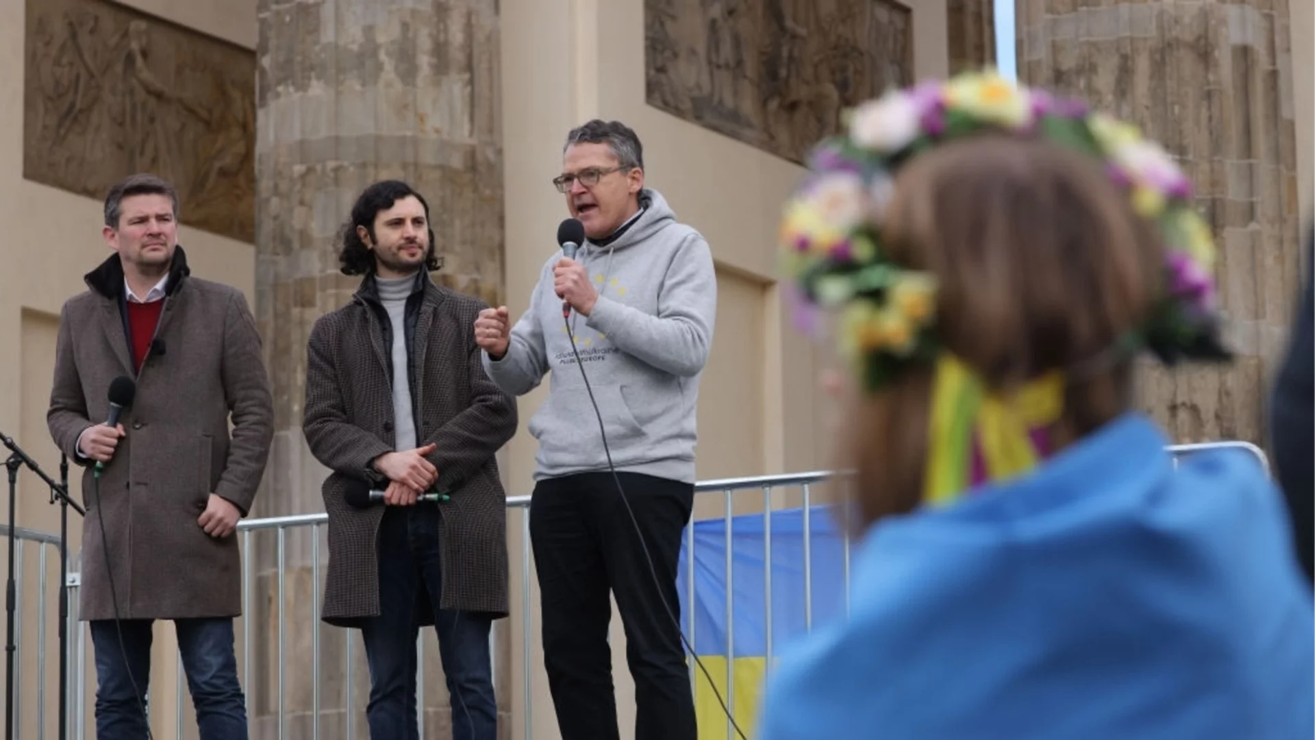 Германски военен експерт: Русия вече е разположила 360 000 войници край границите на НАТО