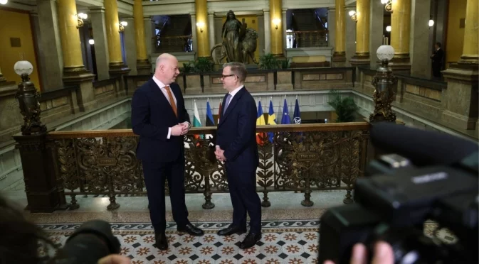 Желязков пристигна във Финландия за срещата на страните от Източния фланг на ЕС (СНИМКИ)