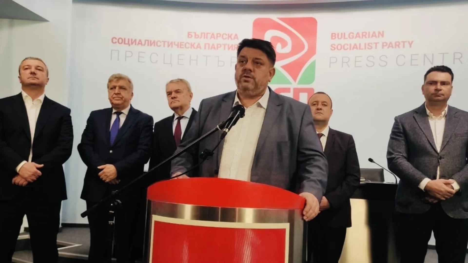 След падането на кабинета: Оставки в БСП