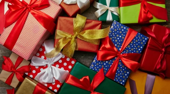 Идеи за коледни подаръци за малки и големи деца