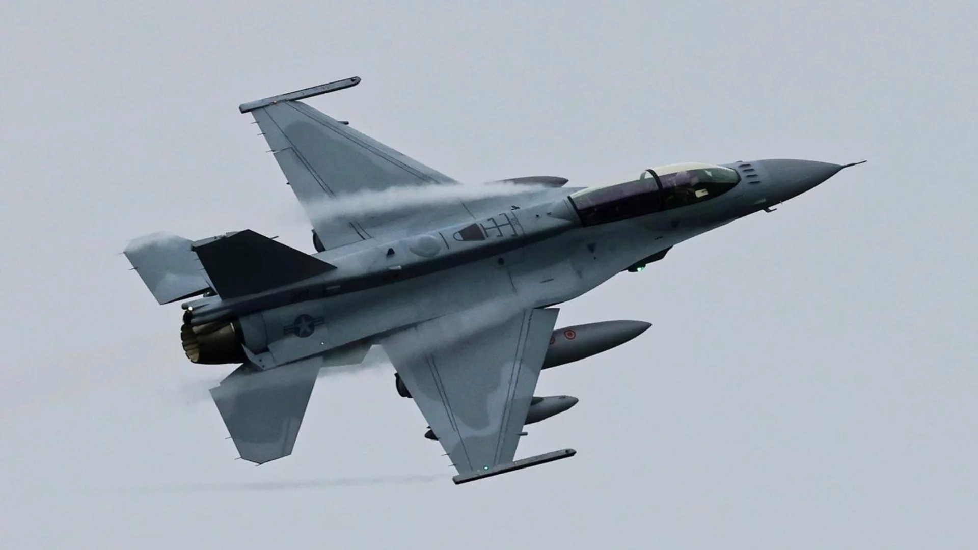 Първият договор е изпълнен: България вече има 8 изтребителя F-16