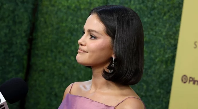 Селена Гомес без грим: Отговор на неудобен въпрос развесели феновете (ВИДЕО)