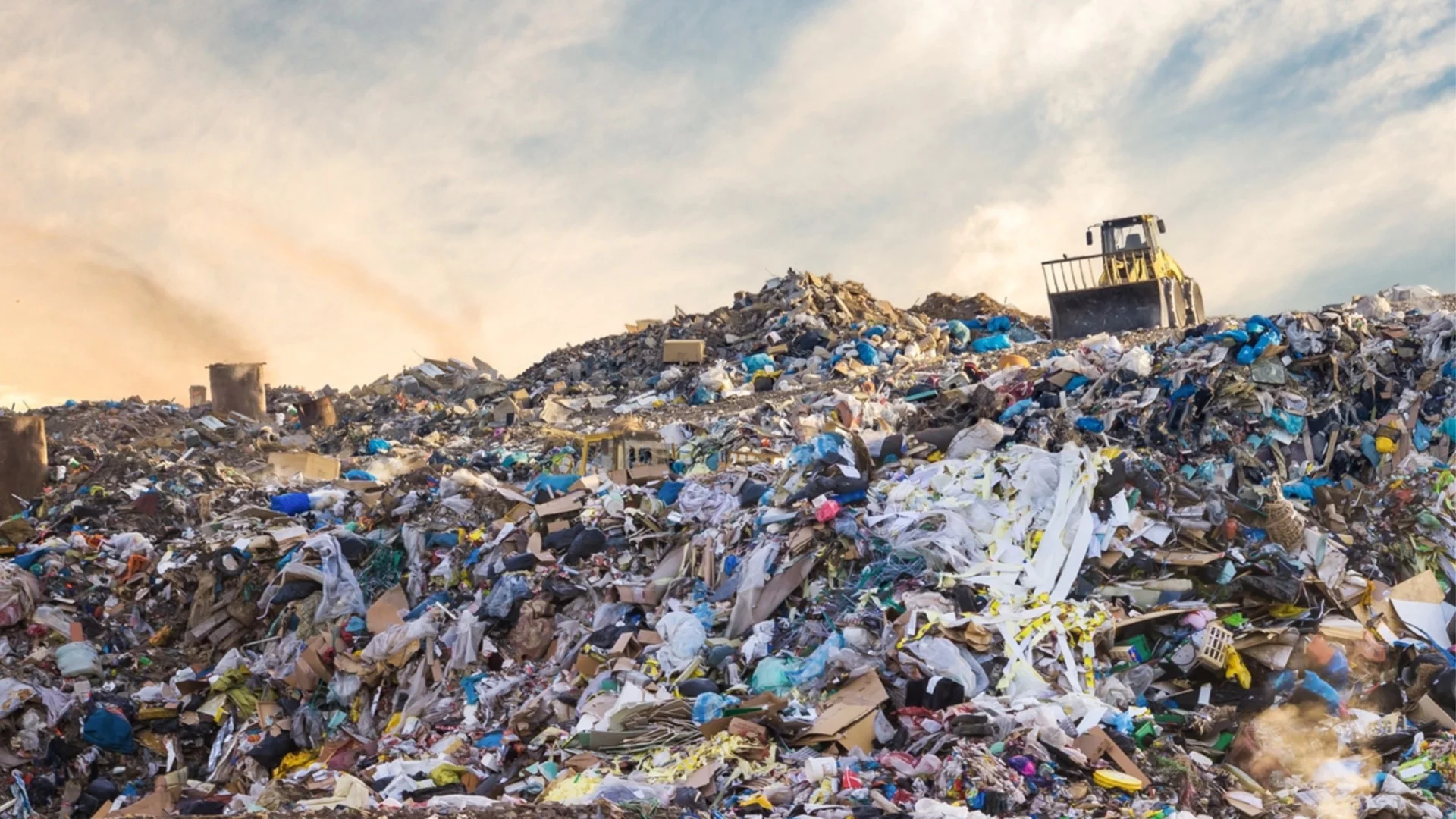 Престъпни банди и кризи с боклука за милиарди: Как мрежи изкарват пари в цяла Европа?