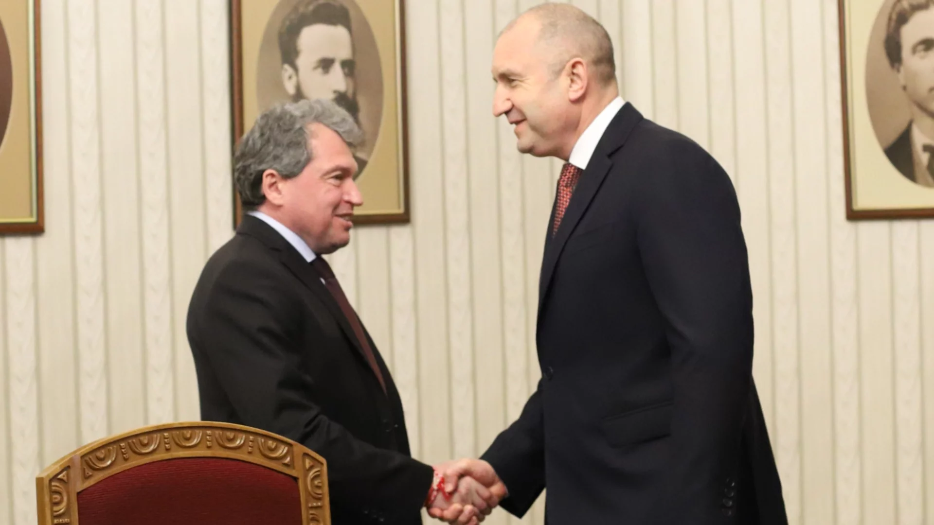 7 минути консултации и 7 пъти споменаване на ПП-ДБ: ИТН на крилете на властовото самочувствие при Радев