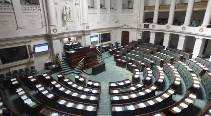 Европейска страна замрази депутатските заплати за четири години