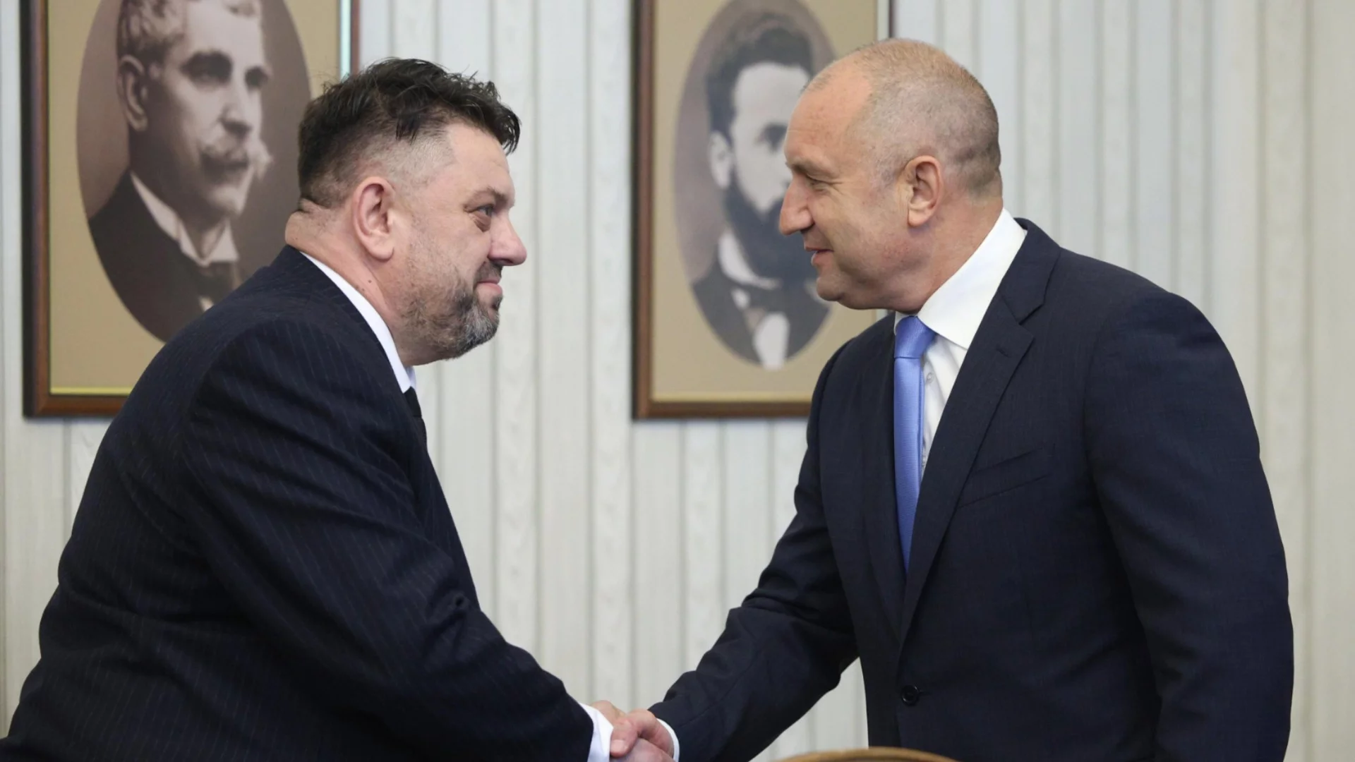 "Това е единственото управление, което не генерира нито един корупционен скандал": БСП в оставка пред Радев