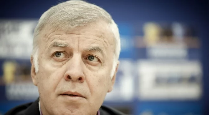 Обрат със стария автобус на Левски: Коко Динев ядосал Наско Сираков