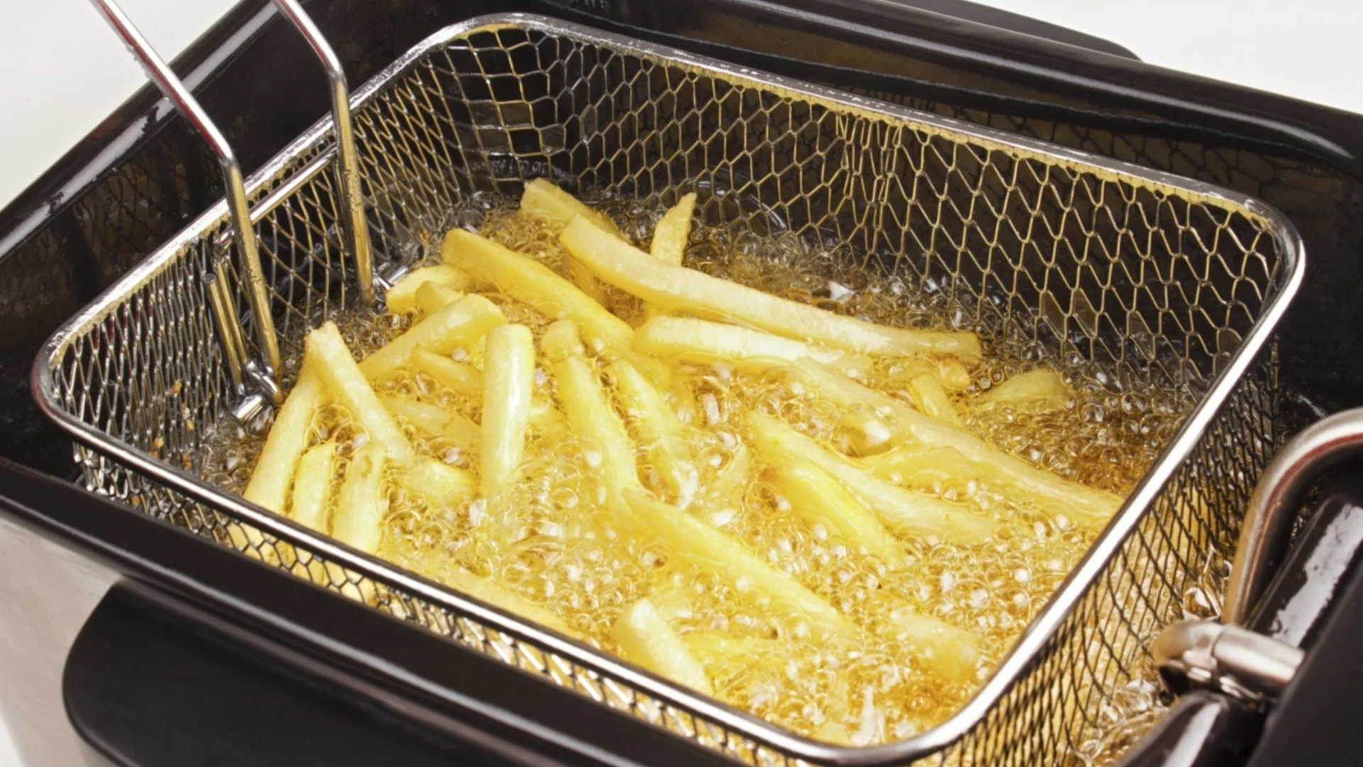 Как да премахнем миризмата на пържено от кухнята за минути