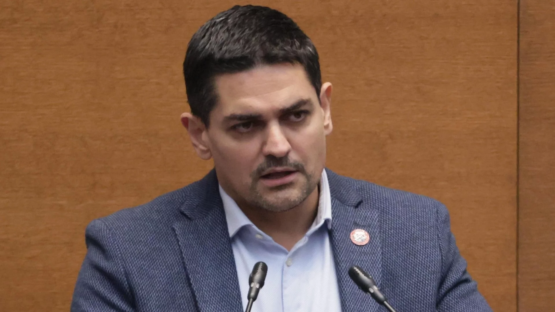 "Всякакви методи срещу Пеевски са позволени": МЕЧ обещаха още бой в НС (ВИДЕО)