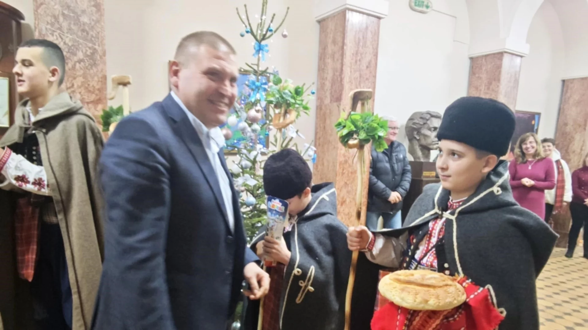 Добри гости коледари в Община Плевен