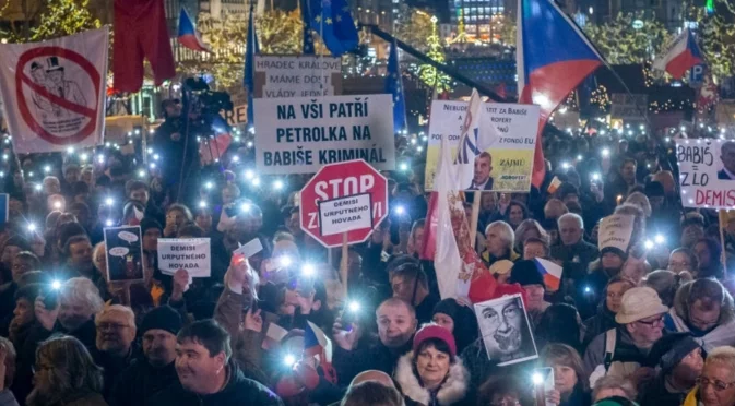 Десен популистки завой: Ще тръгне ли Чехия по пътя на Орбанова Унгария?