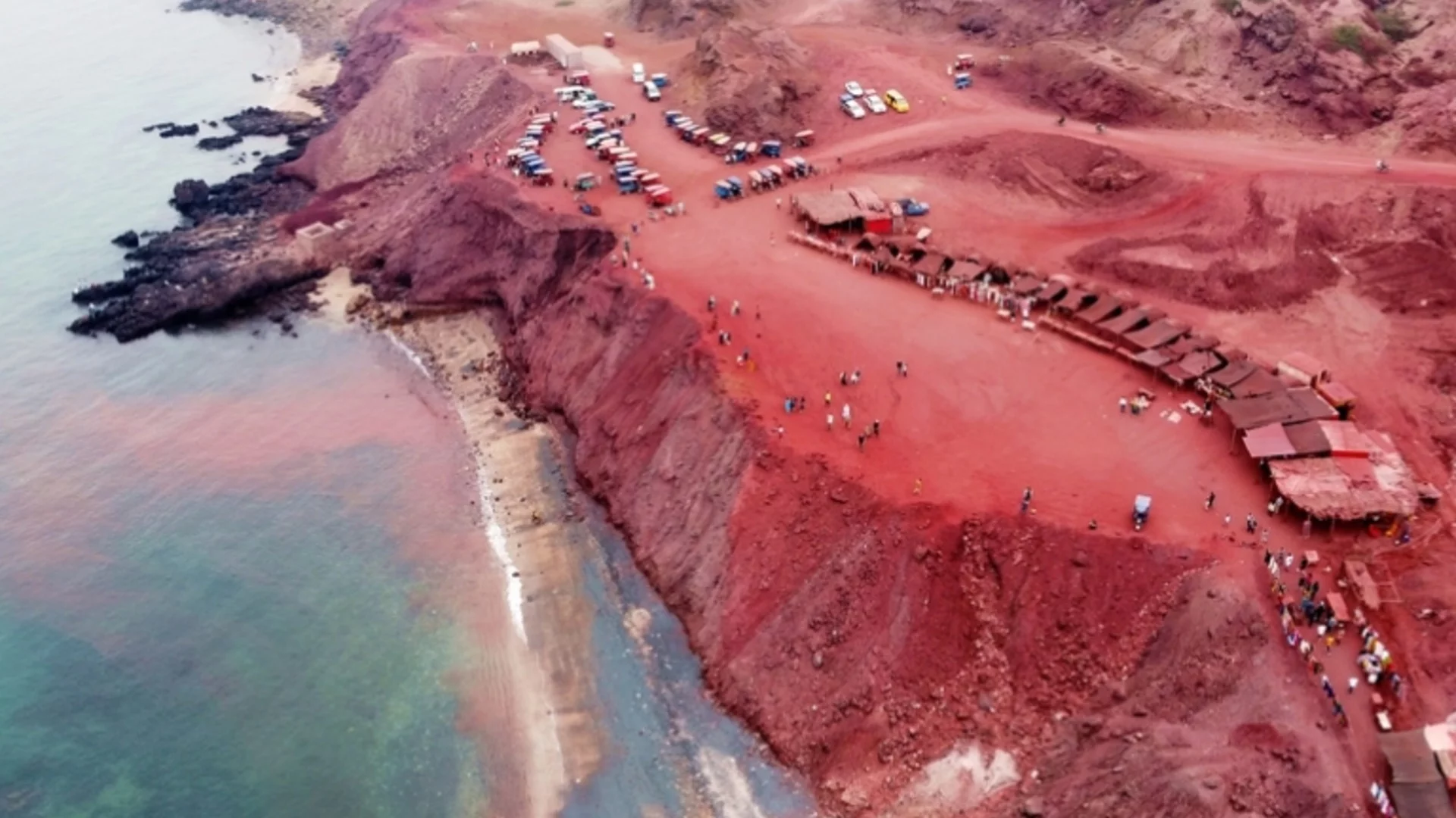 Пророчество за апокалипсиса: Кървави реки потекоха в Иран (ВИДЕО)
