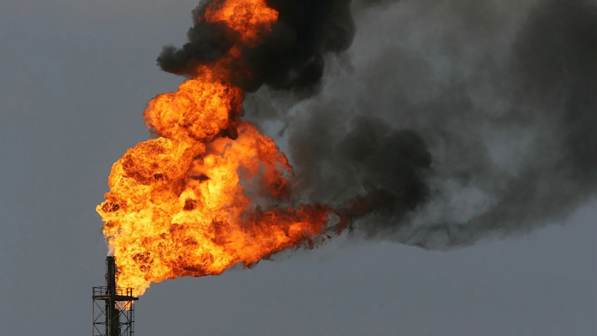 Украйна продължава ударите по руски рафинерии (ВИДЕА)