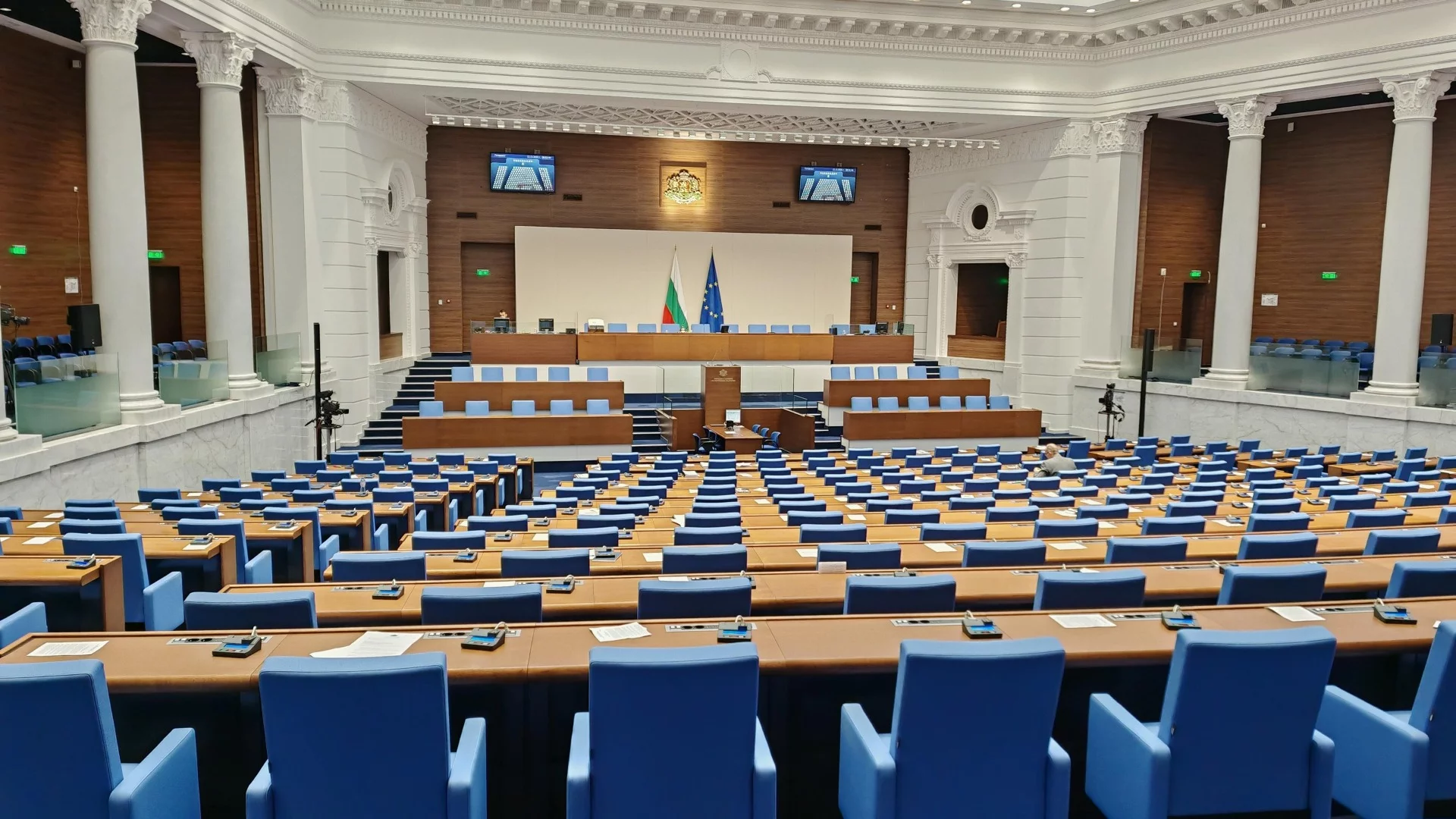 Партия на Радев и кой с кого ще управлява? Политолози за развръзката след политическата криза