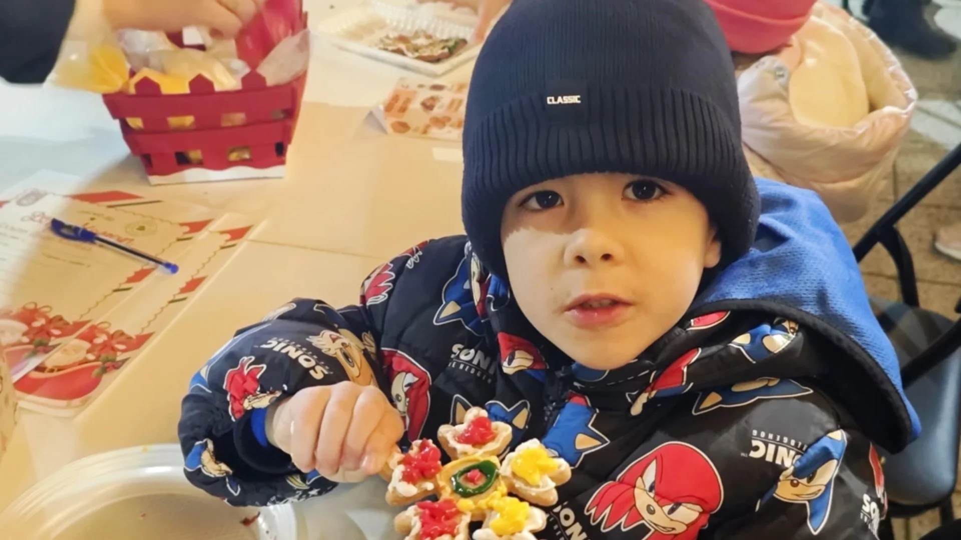 Близо 200 деца и родители се включиха в работилница за коледни сладкиши в Плевен