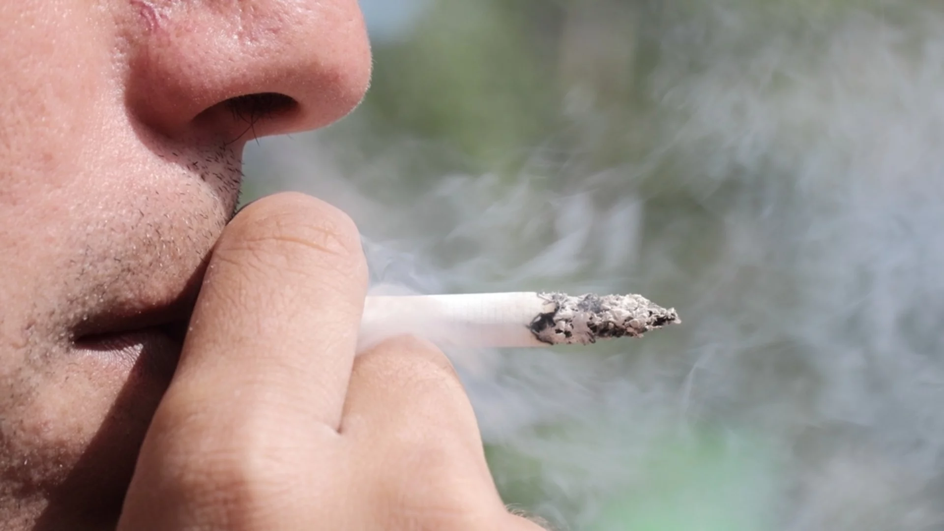 Как да премахнем миризмата на цигари от дома или автомобила