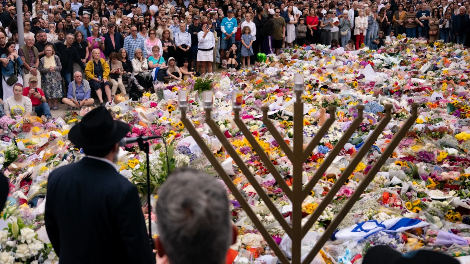 Разтърсващи истории за героите, които се опитаха да спрат нападателите на плажа в Австралия (СНИМКИ)