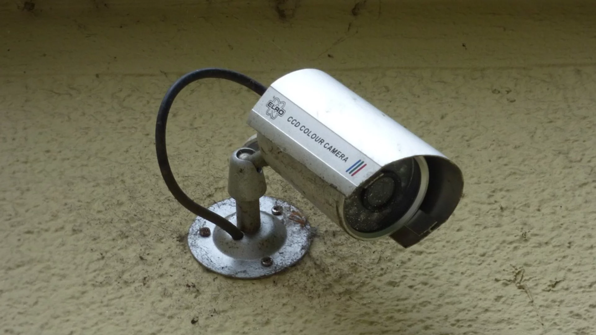 Психолог: Скрити камери в тоалетни в училище са грубо посегателство над децата