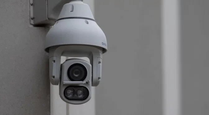 Твърдения за намерени между 20 и 40 камери в момичешки тоалетни на столично училище