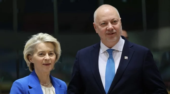 Премиерът в оставка показа евромонетите на Урсула фон дер Лайен