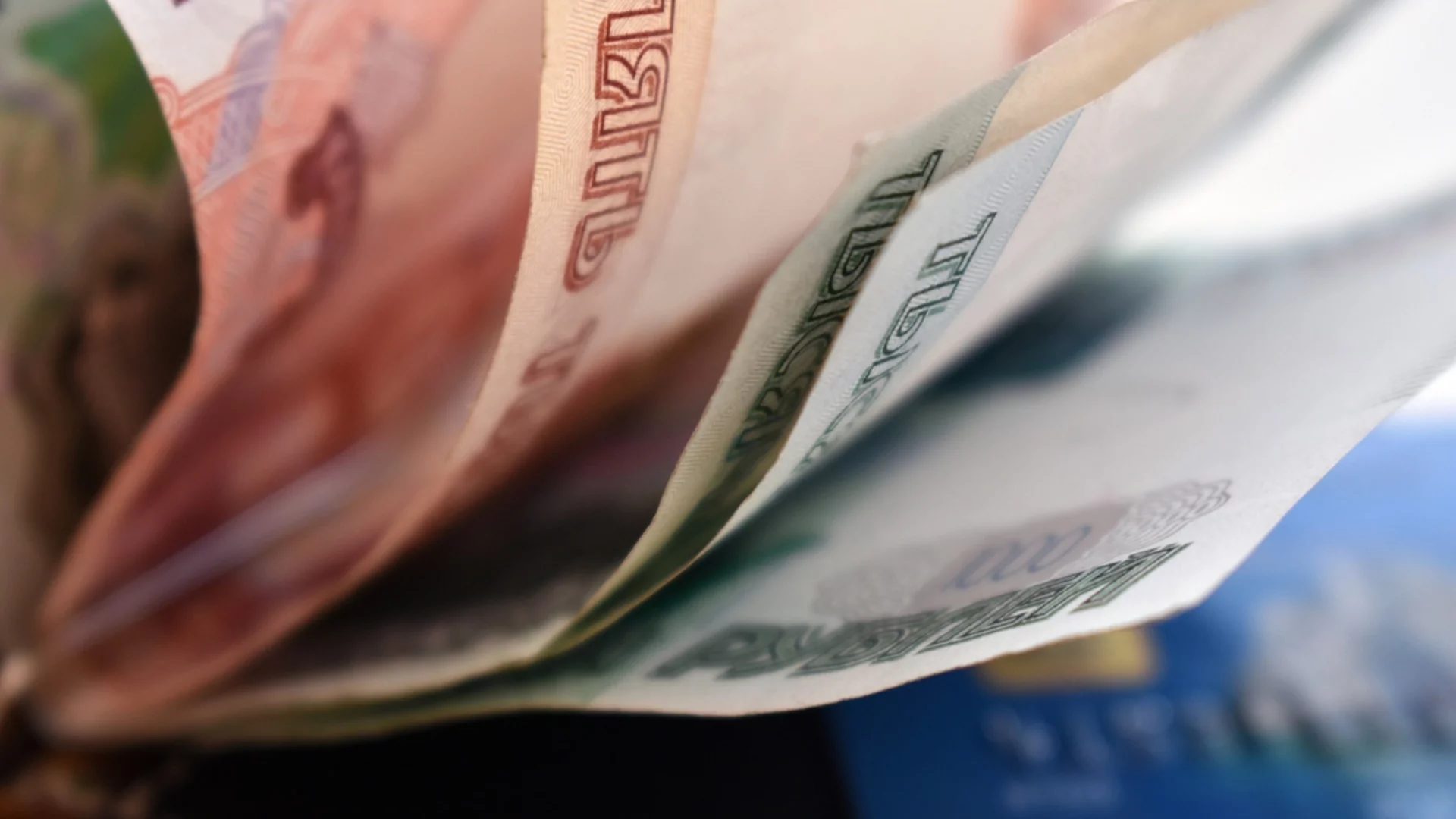 Почти 99 млрд. долара дълг се стовари на Русия заради войната в Украйна само през 2025 година