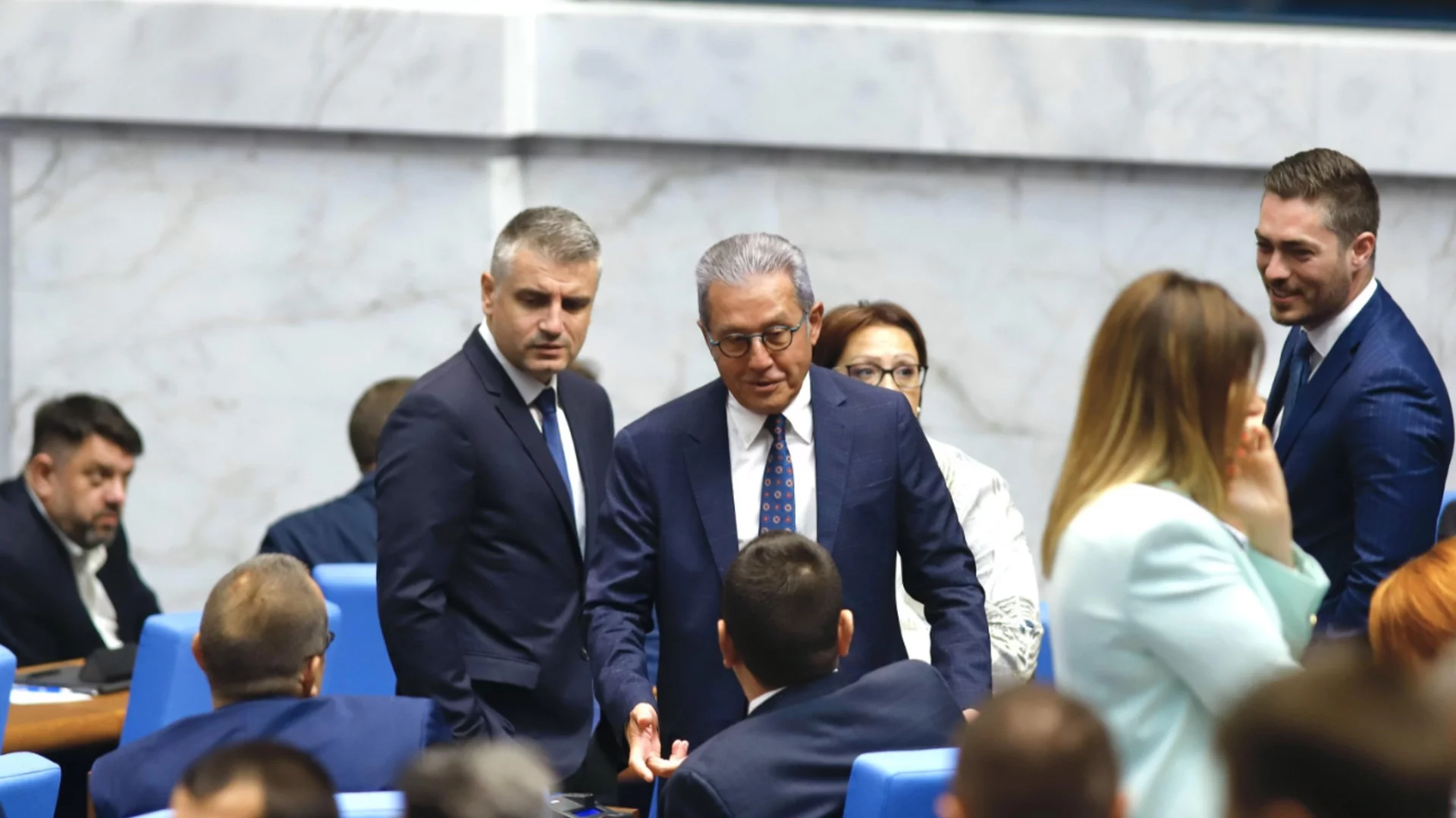 На комисия: Пада охраната на Борисов, Пеевски и всички депутати