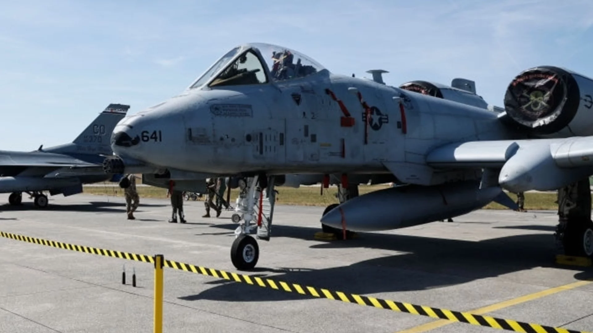 Трите нови изтребителя Ф-16 на Словакия не могат да пристигнат заради лошо време